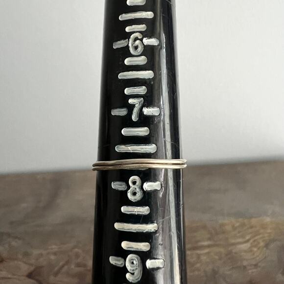 🍭6/$30 Handmaid silver coil ring with milky green gem - size 7.75 - Picture 4 of 6